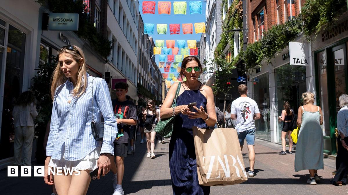 UK economy grows but experts warn of challenging months ahead